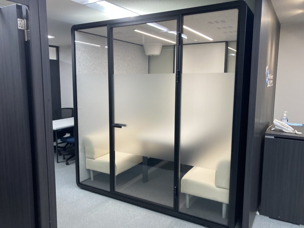 6名用ワークブース導入写真