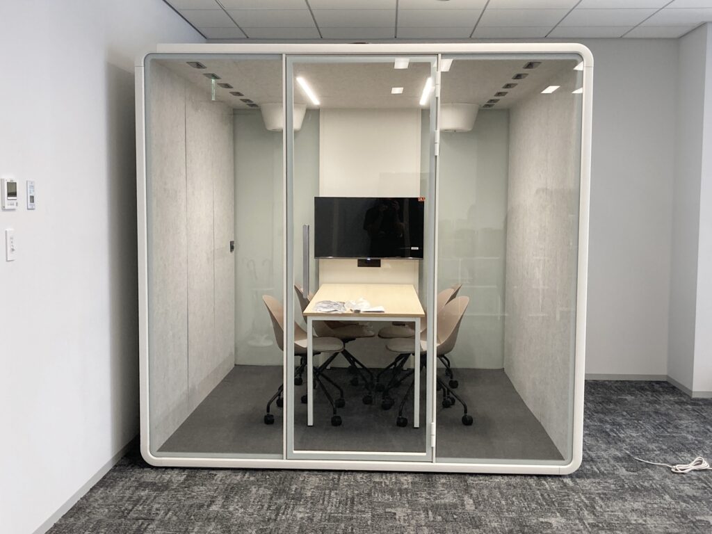 4人用ワークブース設置写真