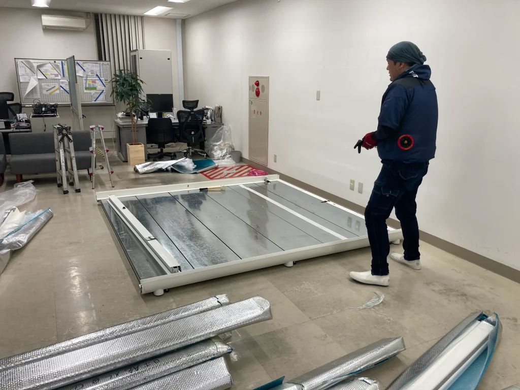 8人用ワークブース組立写真