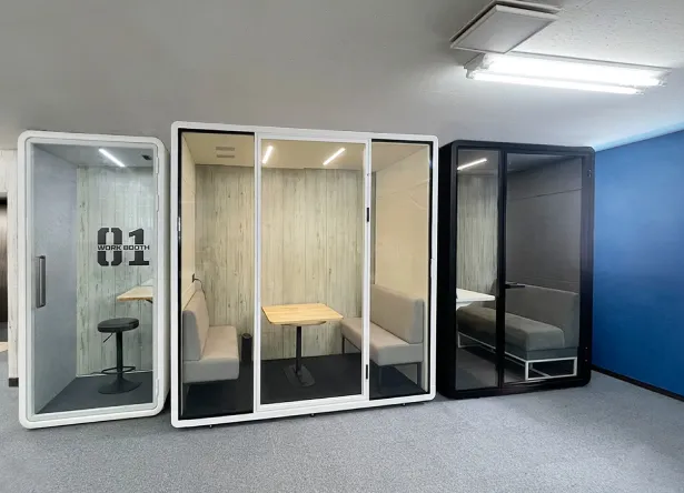 展示場に並べたワークブース（3台）