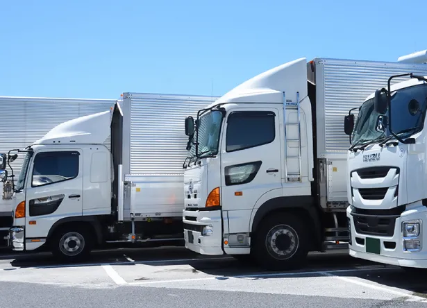 ワークブースを運搬するトラックのイメージ写真