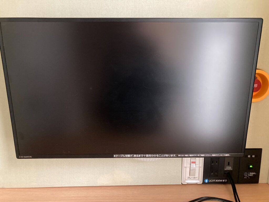 CocoDesk内設置のモニター