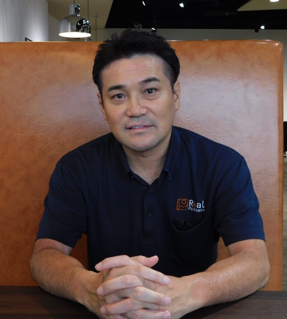 リアルパートナーズ株式会社 代表取締役・岡崎 泰旦さん　イメージ